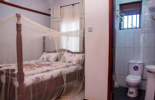 Kampala Cama Y Desayuno | Yobo's Complex Guest House