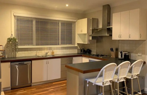 Yokine Casa | Yokine Escape: 7km to CBD, Pet-Friendly, Airport & Hospital Nearby