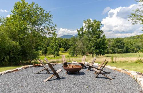 Cleveland Casa | Yonah View King Beds - Wine Country Bliss