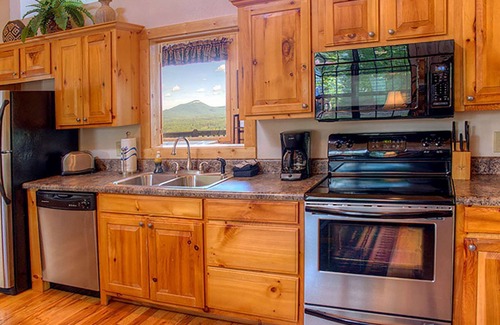 Helen Cabina | Yonah Vista - Luxury Couples Cabin with Spectacular Mountain Views
