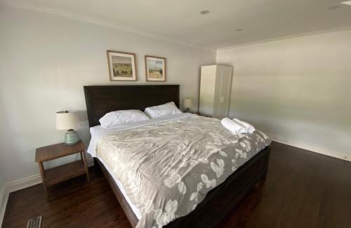 Newtonbrook Casa | Yonge and Finch Subway !L Spacious & Bright Private Bedroom with Shared Amenties
