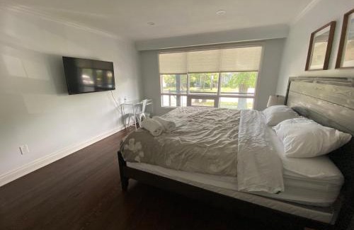 Newtonbrook Casa | Yonge and Finch Subway !L Spacious & Bright Private Bedroom with Shared Amenties
