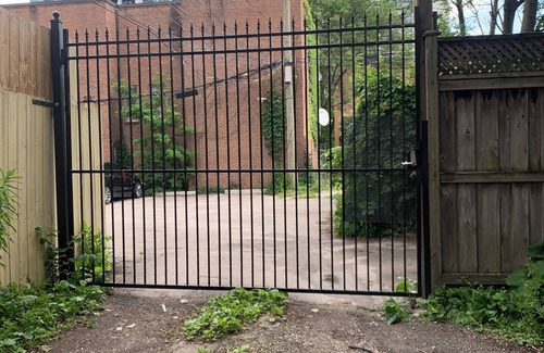 Garden District Casa | Yonge/Dundas park view