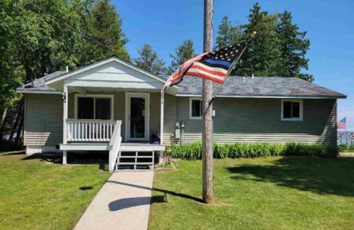 Manistique Cabina | Yoopers Paradise on Indian Lake
