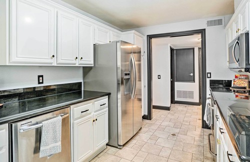 Yorba Linda Condominio | Yorba Linda Condo - Community Pool, Fireplace