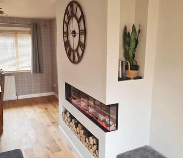 Dufftown Casa | York Street Retreat, modern cosy 2 bed with garden