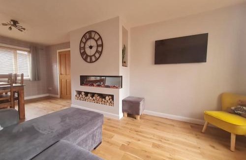 Dufftown Casa | York Street Retreat, modern cosy 2 bed with garden