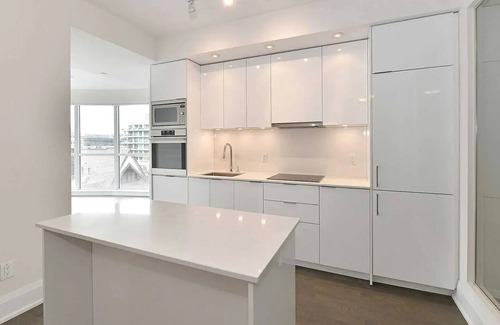 Bloor-Yorkville Condominio | YORKVILLE LUXURY CORNER SUITE!