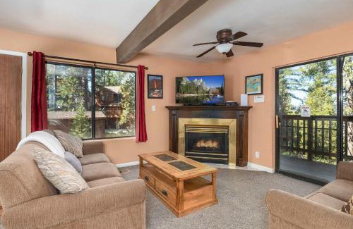 Yosemite West Casa | Yosemite Aviary and Quail Within Yosemite - 2 Separate Family Units Welcoming Up To 14 Guests