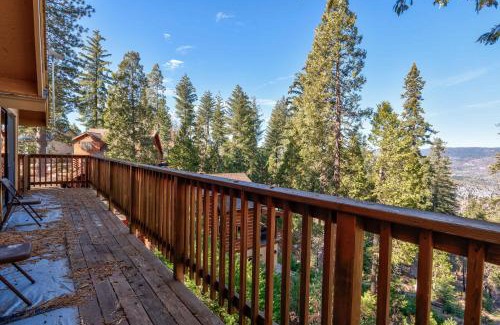Yosemite West Casa | Yosemite Aviary and Quail Within Yosemite - 2 Separate Family Units Welcoming Up To 14 Guests