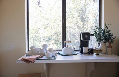 Mariposa Casa | Yosemite-BaseCamp is a Hilltop Tranquil LUX Ranch-house Retreat - sleeps 6 to 8