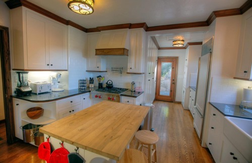 Mariposa Casa | Yosemite Estate: piscina, jacuzzi, chimenea al aire libre, cancha de tenis y básquetbol