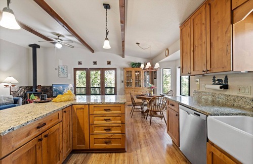 Groveland Cabina | Yosemite Family Retreat: Dogs OK! Games, Lake, Deers, Golf, Family Reunion!