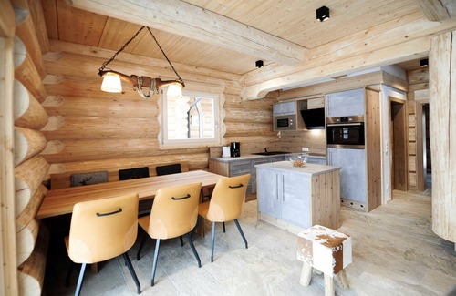 Pfunds Casa | Yosemite Lodge - Summit Lodges - Natural Retreat Pfunds