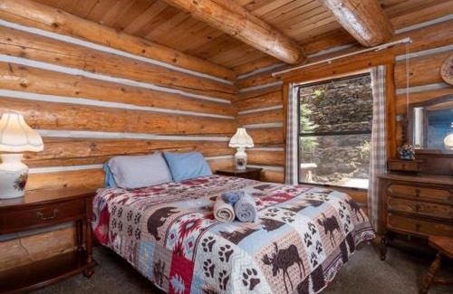 Yosemite National Park Casa | Yosemite Log Cabin-Rustic Charm-Sleeps 8