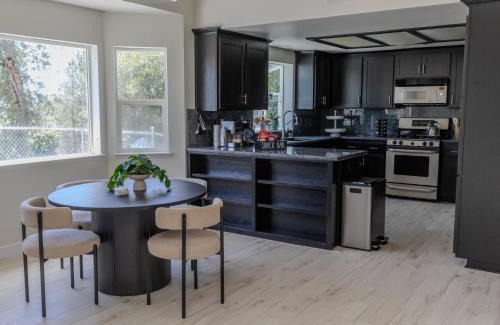 Mariposa Casa | Yosemite Luxe Family Lodge - Spa, Theater, Sauna, EV, Game Room, Poker Table