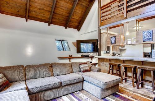 North Wawona Casa | Yosemite's Creekside Birdhouse