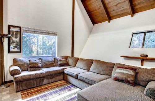 North Wawona Casa | Yosemite's Creekside Birdhouse