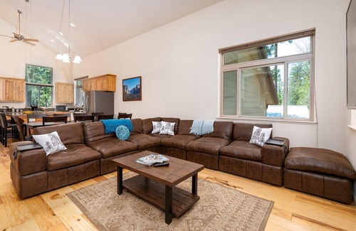 North Wawona Casa | Yosemite Base Camp- Updated cabin INSIDE Yosemite!
