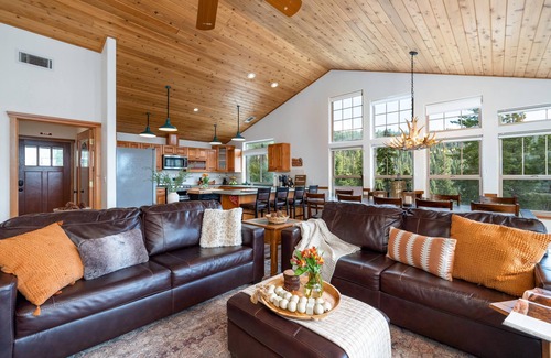 Yosemite National Park Casa | Yosemite Summit & Little Summit home es un dúplex de 5 habitaciones que consta de 2 unidades