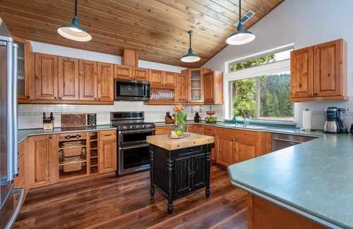 Yosemite National Park Casa | Yosemite Summit & Little Summit home es un dúplex de 5 habitaciones que consta de 2 unidades
