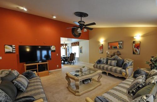 Groveland Casa | Yosemite Villa - Only 0,3 Miles from Lake Lodge Beach and Playground