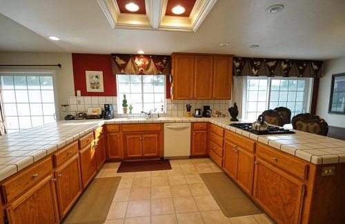 Groveland Casa | Yosemite Villa - Only 0,3 Miles from Lake Lodge Beach and Playground