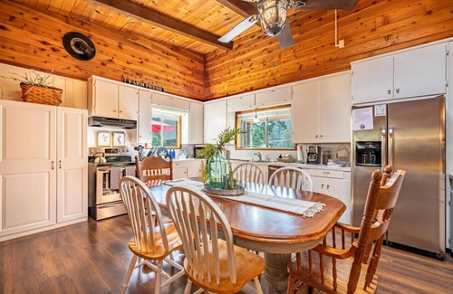 Oakhurst Cabina | Yosemite Vintage Villa w/Hot tub