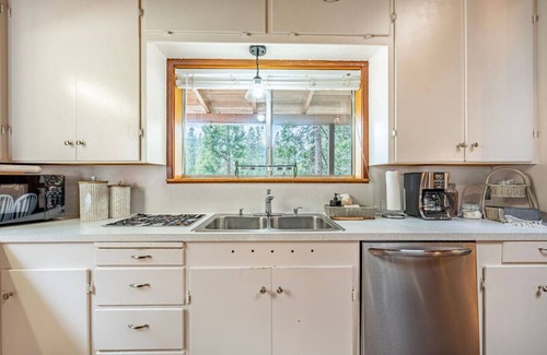 Oakhurst Cabina | Yosemite Vintage Villa w/Hot tub