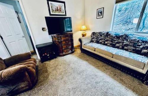 Yosemite West Apartamento | Yosemite Woods Duplex in Yosemite-Upper Unit