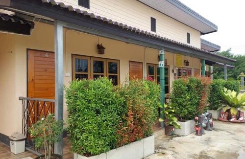 Bang Phra Casa | Yotin Guest House