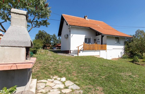 Lovinac Casa | You can enjoy a relaxing vacation in this beautiful vacation home.