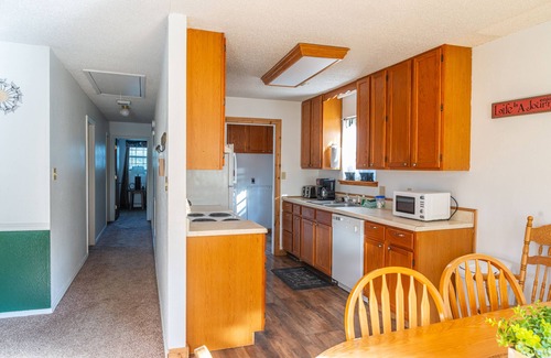 Weatherford Casa | You Don’t Want to Miss This! Full Kitchen, Outdoor Pool, Free Parking!