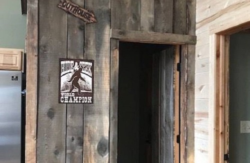 Buena Vista Casa | YOU FOUND IT! THE OUTHOUSE INN! in the Historic Alpine Townsite!