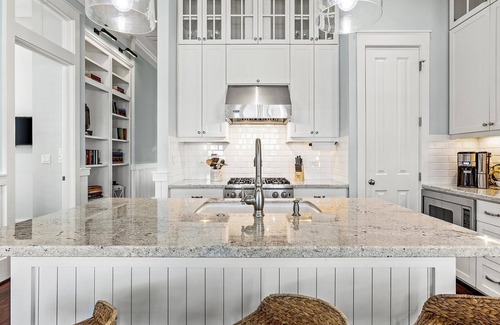 Galveston Casa | You & Me in a Cabin By The Sea - in Beachtown on the East End of Galveston