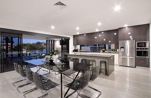 Broadbeach Waters Casa | ELITE HOLIDAY HOMES - SUBLIME @ BROADBEACH