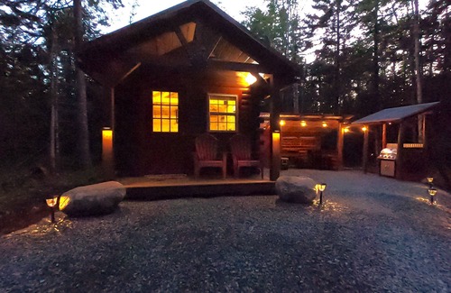Gouldsboro Cabina | You will love this brand new private and cozy cabin in a great location!