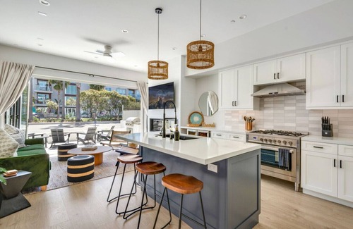 Huntington Beach Casa | You Won't Want To Miss This! 2 Levels! Ocean Views