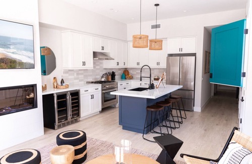 Huntington Beach Casa | You Won't Want To Miss This! 2 Levels! Ocean Views