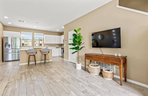 Summerlin South Casa | Youdids Luxury modern style townhouse in Summerlin