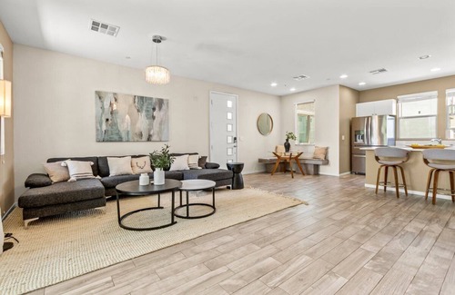 Summerlin South Casa | Youdids Luxury modern style townhouse in Summerlin