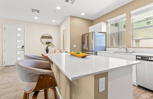 Summerlin South Casa | Youdids Luxury modern style townhouse in Summerlin