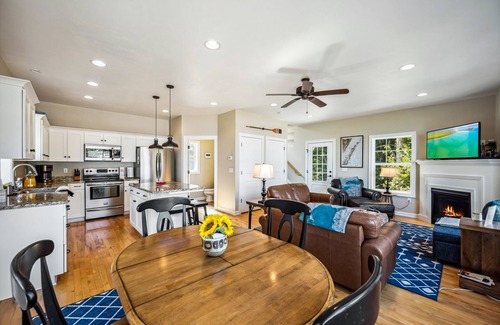 Baileys Harbor Casa | You’ll be Bay dreaming here at this beautiful North Bay waterfront home!