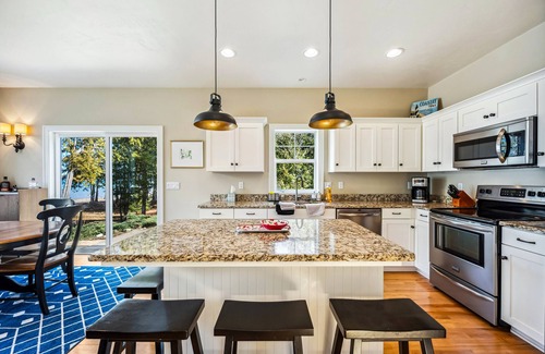 Baileys Harbor Casa | You’ll be Bay dreaming here at this beautiful North Bay waterfront home!