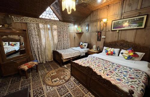 Dal Lake Alquiler De Eote | Young Shahzada Group of Houseboats