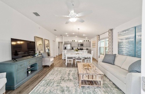 Okahumpka Casa | Your 2BR Escape: Golf, Games, and Getaways