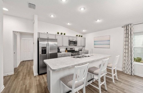 Okahumpka Casa | Your 2BR Escape: Golf, Games, and Getaways