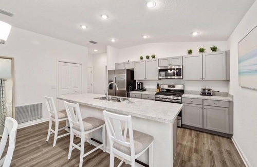 Okahumpka Casa | Your 2BR Escape: Golf, Games, and Getaways
