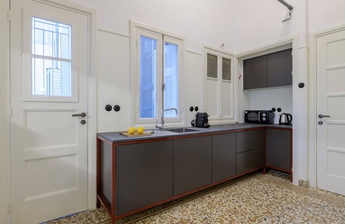 Plaka Apartamento | Your 4 Bdrm Dream House w Acropolis View Jacuzzi
