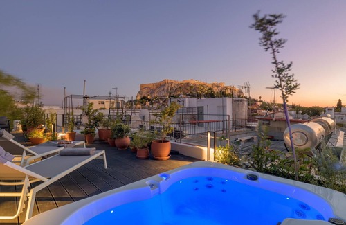 Plaka Apartamento | Your 4 Bdrm Dream House w Acropolis View Jacuzzi
